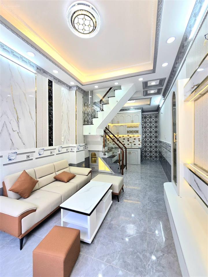 Nhà đẹp vào ở liền 1 lầu, gần phú mỹ hưng quận 7. đường huỳnh tấn phát