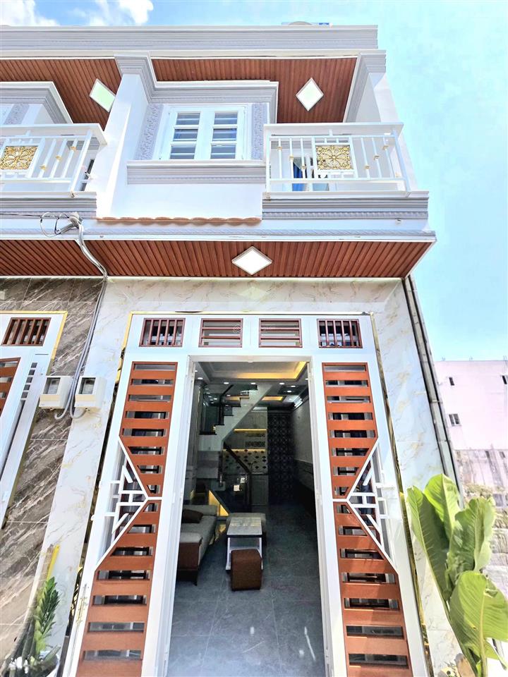 Nhà đẹp vào ở liền 1 lầu, gần phú mỹ hưng quận 7. đường huỳnh tấn phát