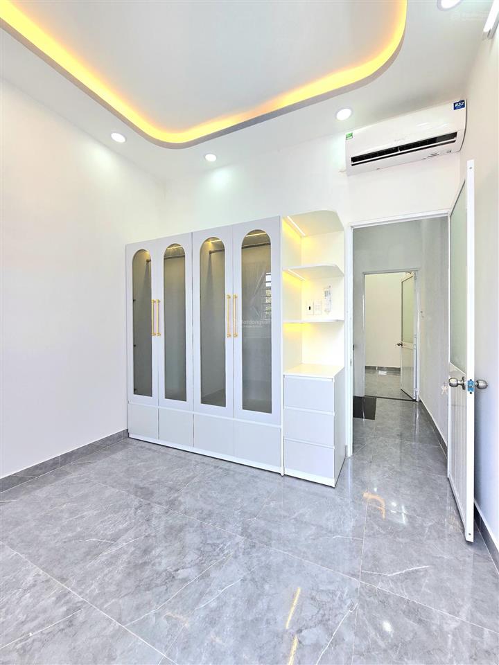 Nhà đẹp vào ở liền 1 lầu, gần phú mỹ hưng quận 7. đường huỳnh tấn phát