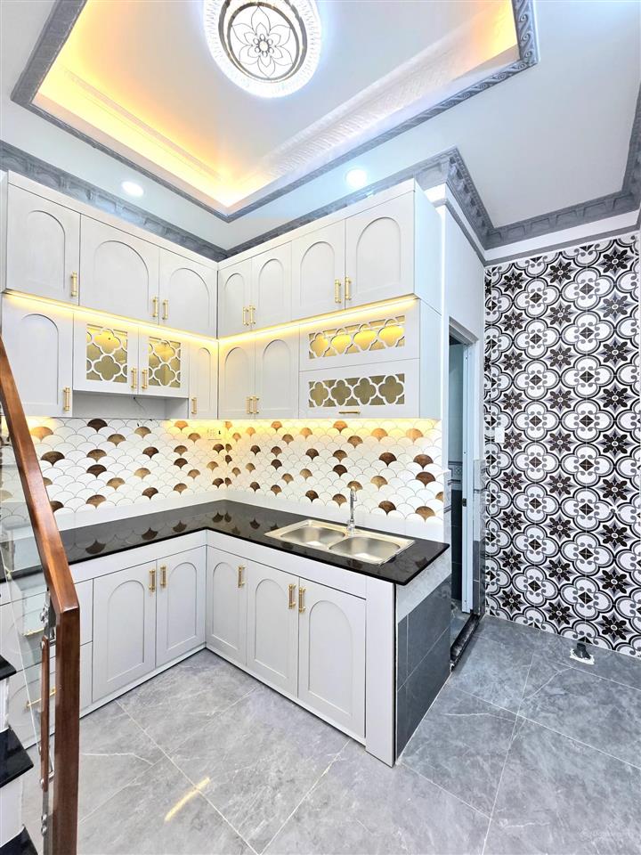 Nhà đẹp vào ở liền 1 lầu, gần phú mỹ hưng quận 7. đường huỳnh tấn phát