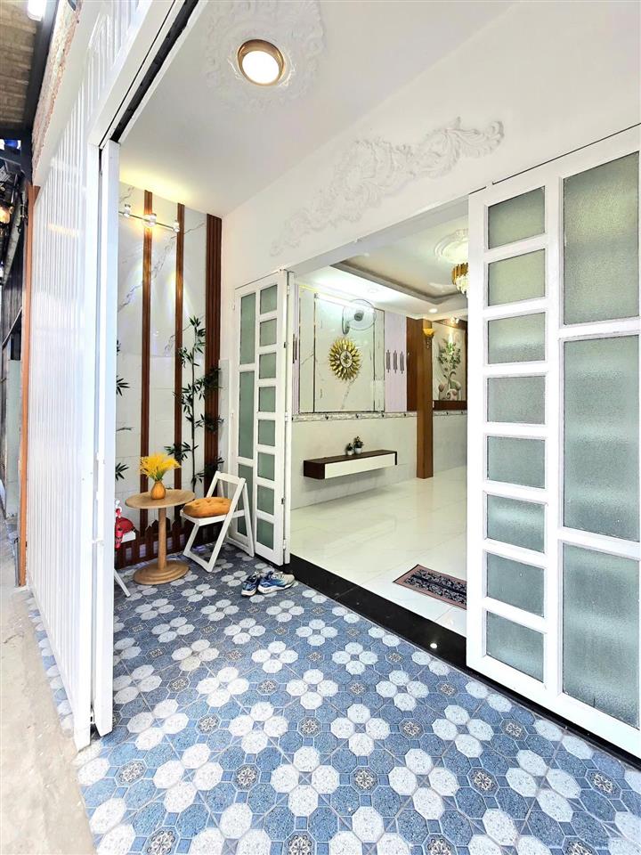Bán nhà giao giữ sổ hồng riêng  nhà to 4mx10m  giáp quận 7