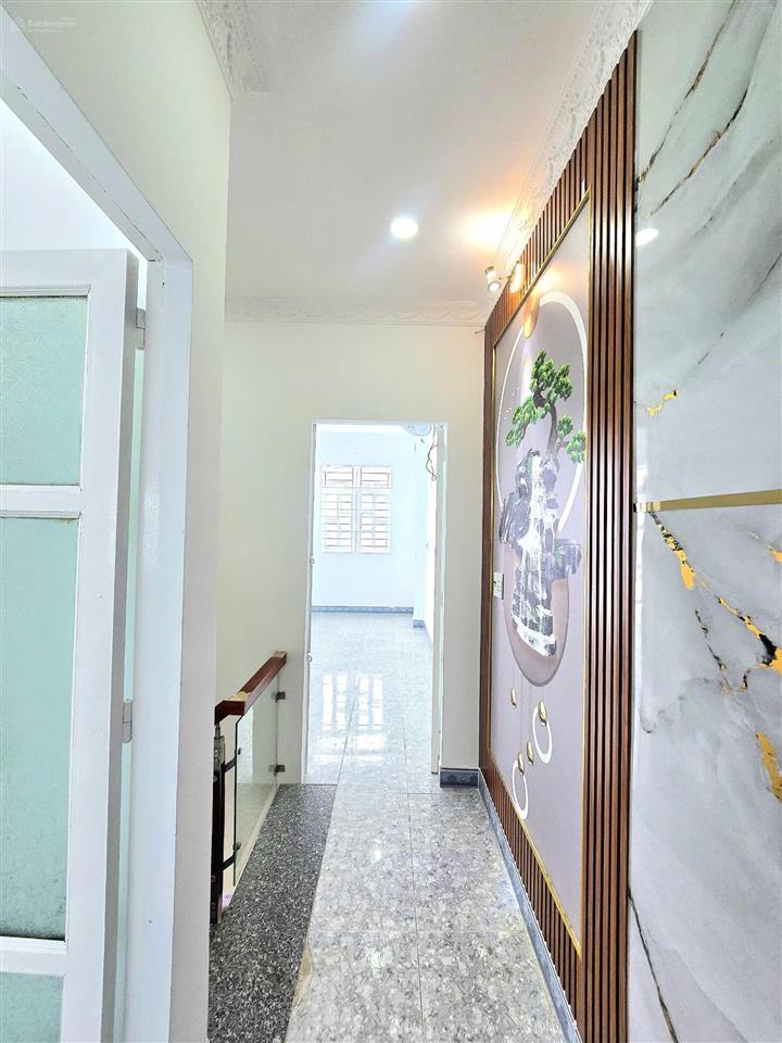 Bán nhà giao giữ sổ hồng riêng  nhà to 4mx10m  giáp quận 7