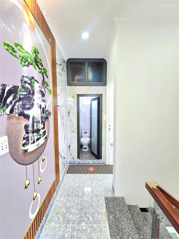 Bán nhà giao giữ sổ hồng riêng  nhà to 4mx10m  giáp quận 7