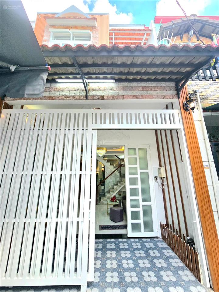 Bán nhà giao giữ sổ hồng riêng  nhà to 4mx10m  giáp quận 7