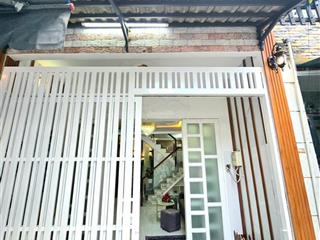 Bán nhà giao giữ sổ hồng riêng  nhà to 4mx10m  giáp quận 7