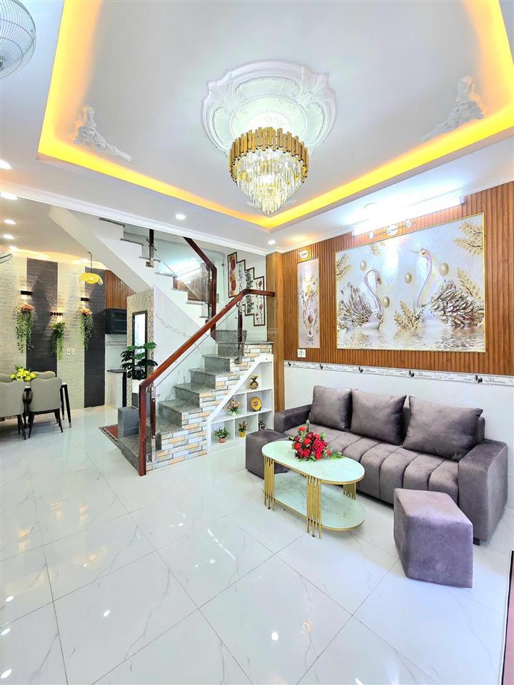 Bán nhà giao giữ sổ hồng riêng  nhà to 4mx10m  giáp quận 7