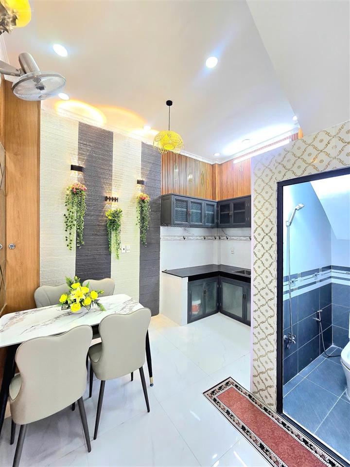 Bán nhà giao giữ sổ hồng riêng  nhà to 4mx10m  giáp quận 7