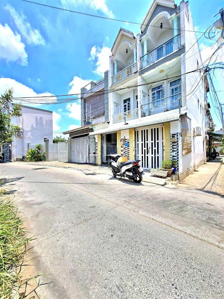 Nhà có sổ hồng 1 lầu đường huỳnh tấn phát