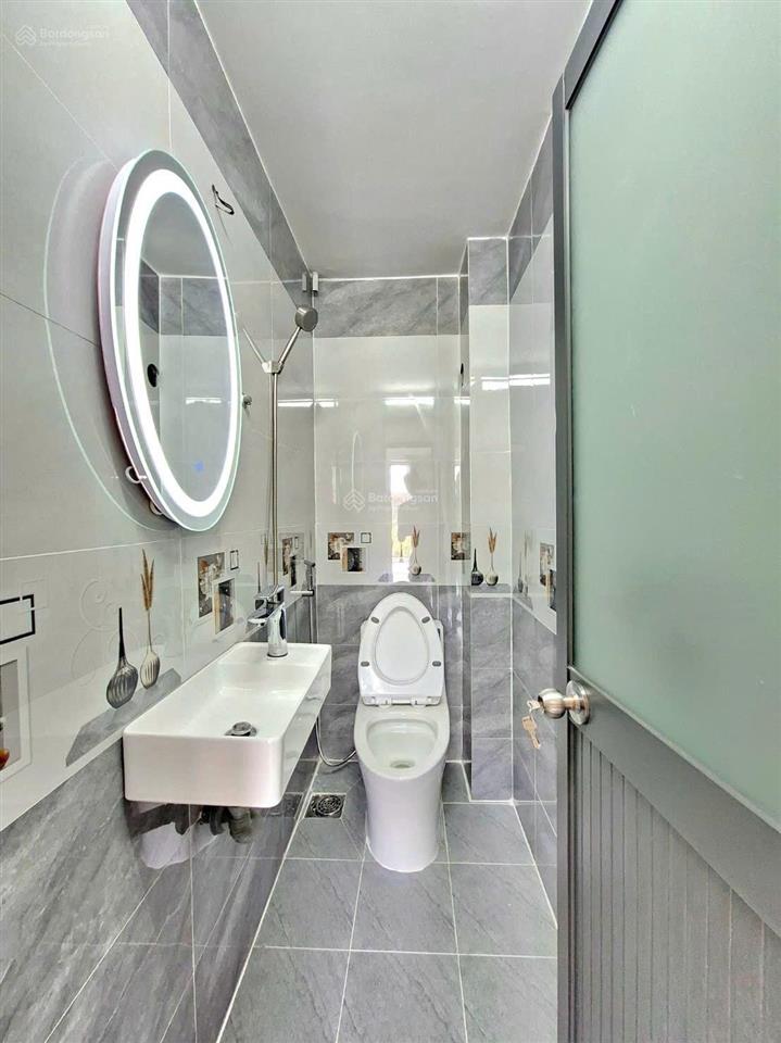 Nhà có sổ hồng 1 lầu đường huỳnh tấn phát