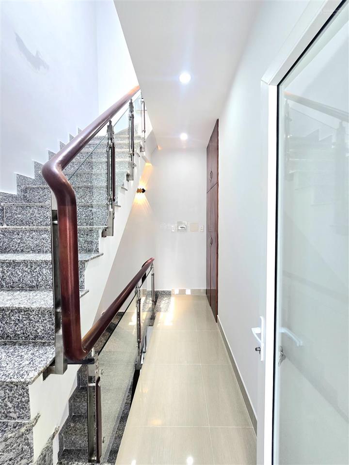 Bán nhà đẹp  xe hơi nhủ trong nhà  mặt tiền hẻm chính  kinh doanh được