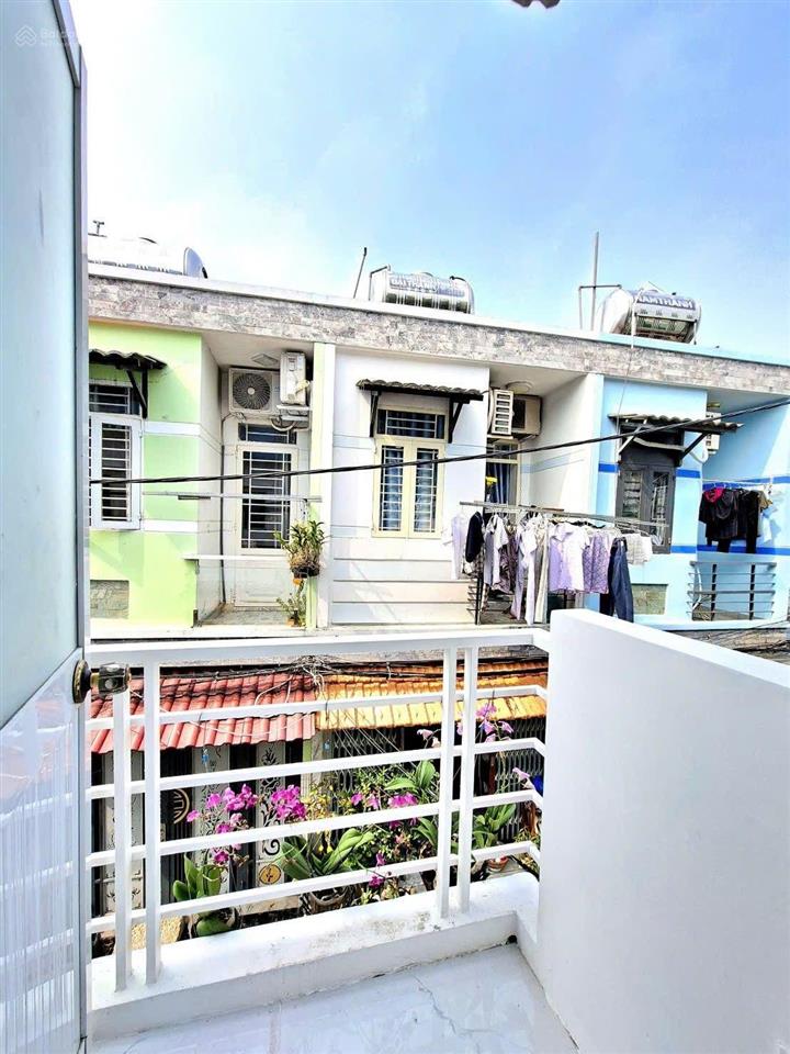 Nhà bán quận 7 mặt tiền đường 8 m. 2 tỷ 280 triệu. cạnh bên phú mỹ hưng