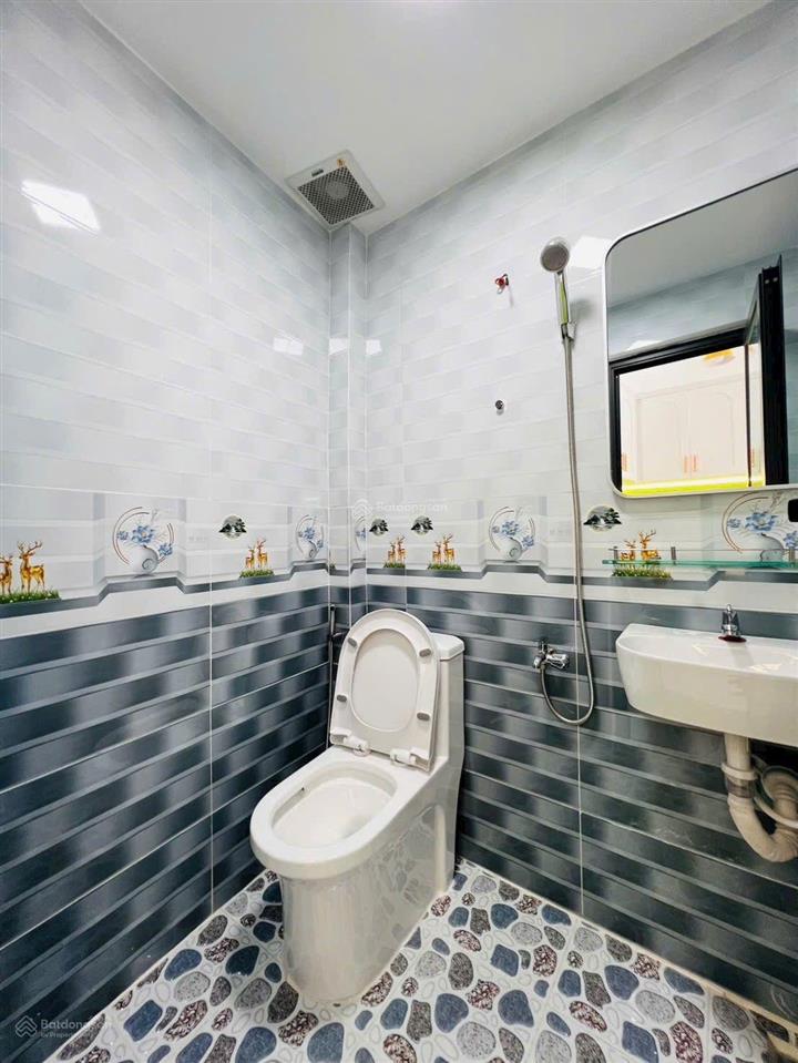 Nhà bán quận 7 mặt tiền đường 8 m. 2 tỷ 280 triệu. cạnh bên phú mỹ hưng