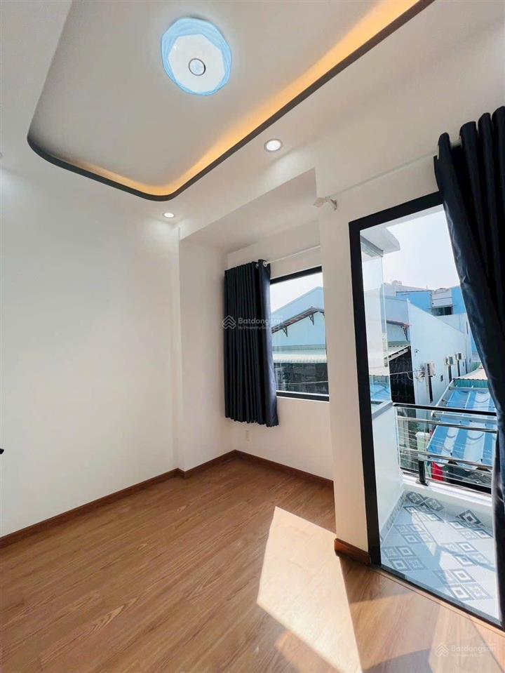 Nhà bán quận 7 mặt tiền đường 8 m. 2 tỷ 280 triệu. cạnh bên phú mỹ hưng