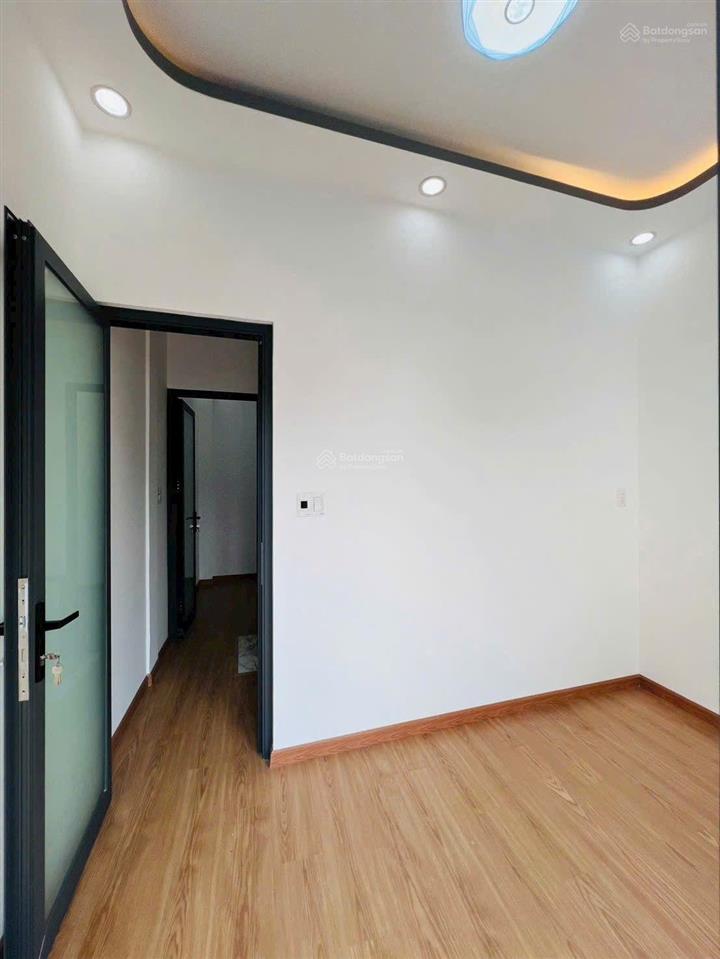 Nhà bán quận 7 mặt tiền đường 8 m. 2 tỷ 280 triệu. cạnh bên phú mỹ hưng