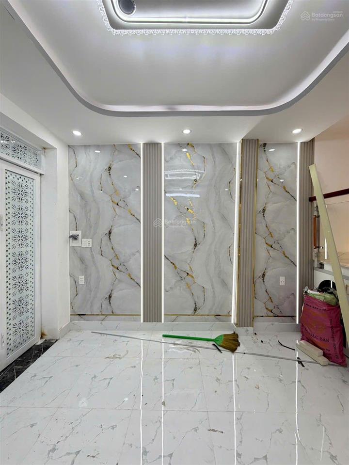 Nhà đẹp  1 lầu, full nội thất  hẻm 4m gần chợ trường học