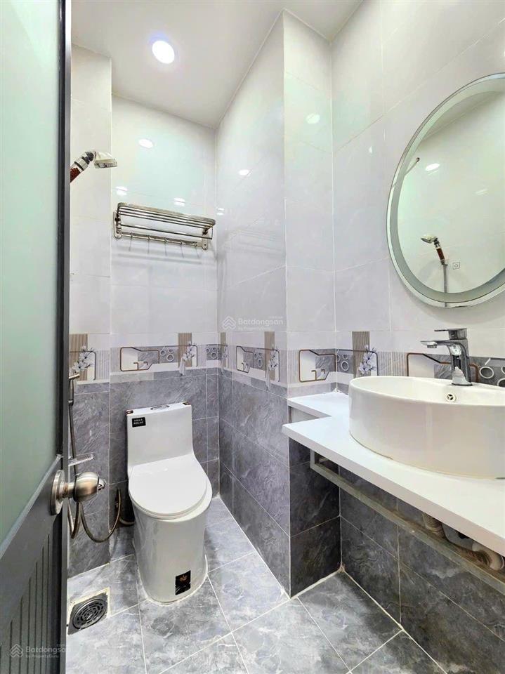Bán nhà hẻm trước nhà rộng  giao sổ hồng chính