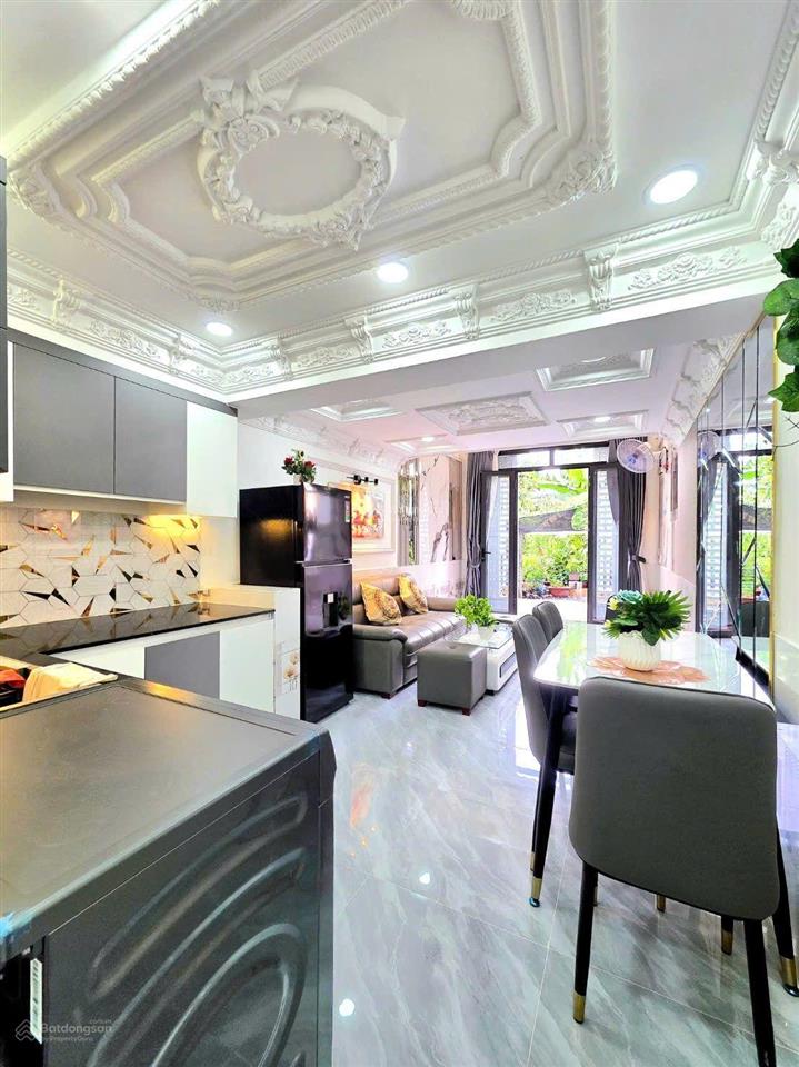Bán nhà hẻm trước nhà rộng  giao sổ hồng chính