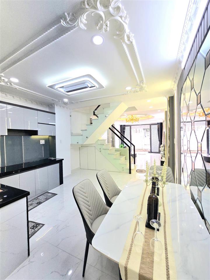 Nhà sổ hồng riêng 2 tỷ 700. gần phú mỹ hưng quận 7