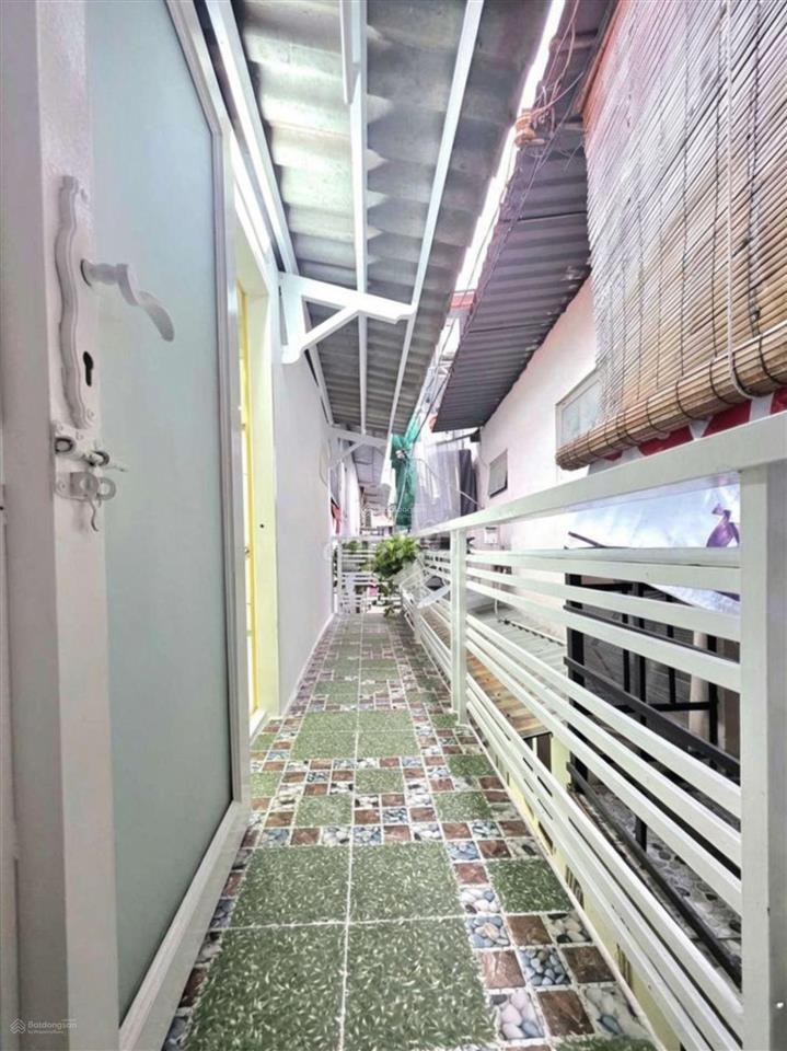 Bán nhà xe hơi tới gần nhà  giá công nhân