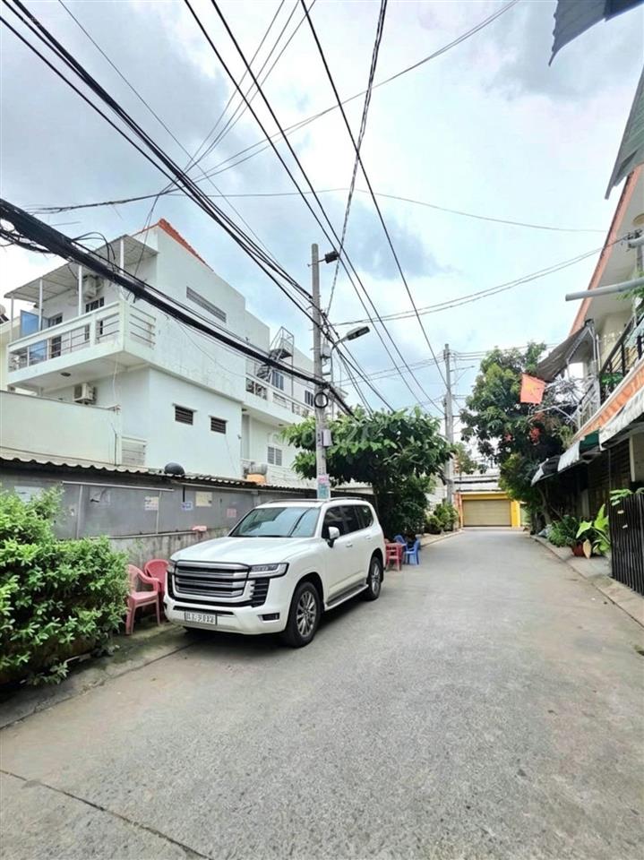 Bán nhà xe hơi tới gần nhà  giá công nhân