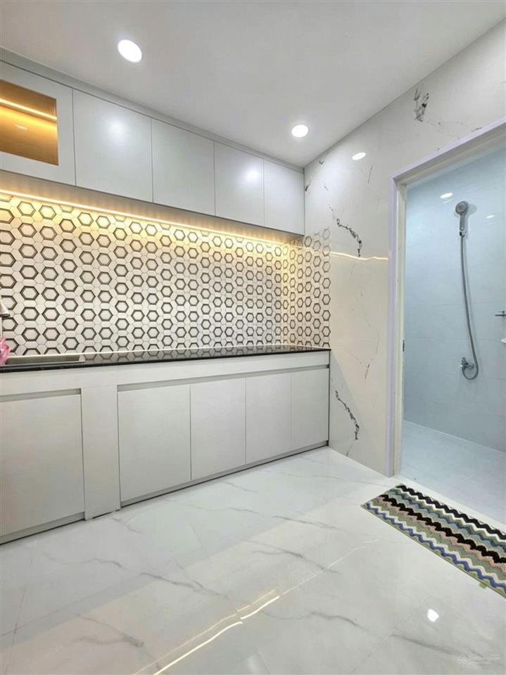 Bán nhà xe hơi tới gần nhà  giá công nhân