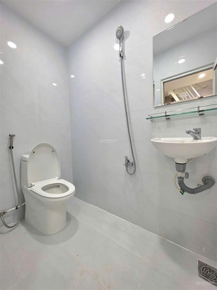 Bán nhà xe hơi tới gần nhà  giá công nhân
