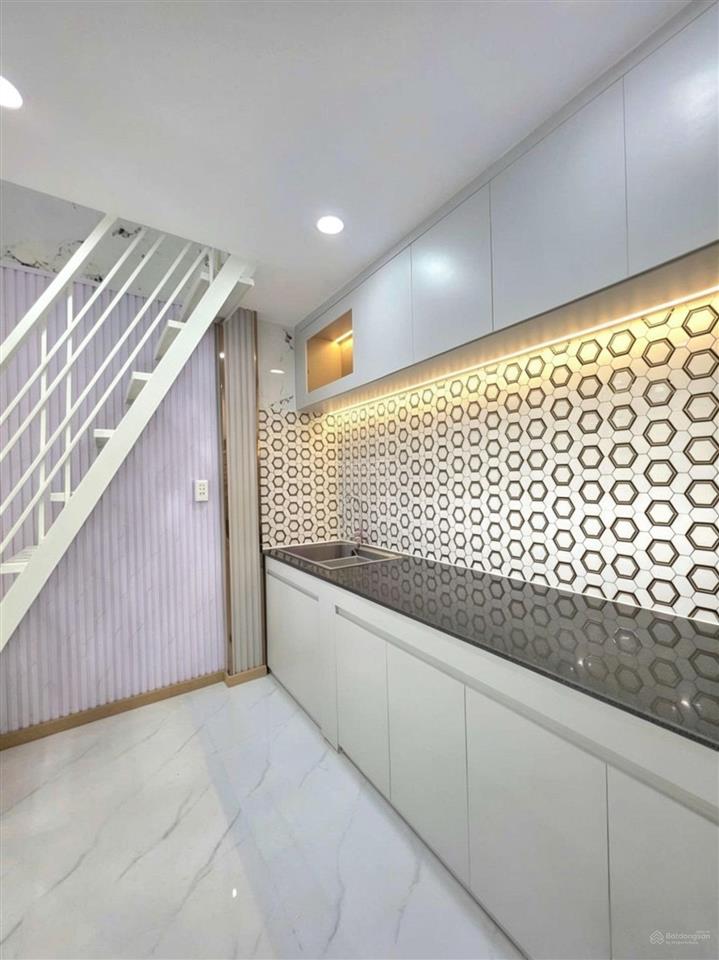 Bán nhà xe hơi tới gần nhà  giá công nhân