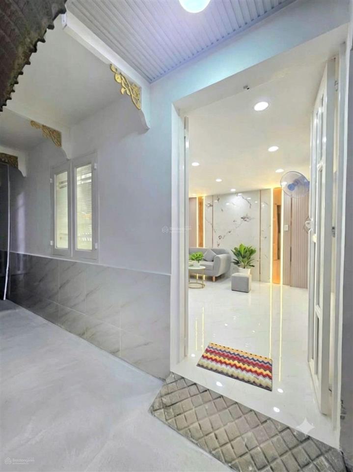 Bán nhà xe hơi tới gần nhà  giá công nhân