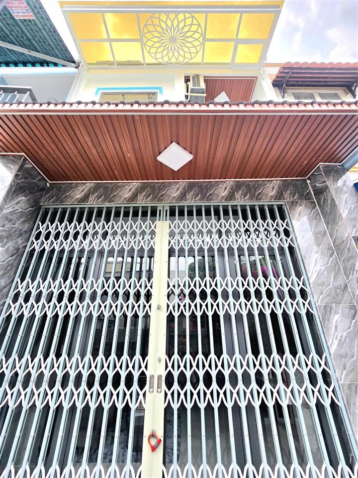 Nhà mặt tiền cần bán gần phú mỹ hưng quận 7