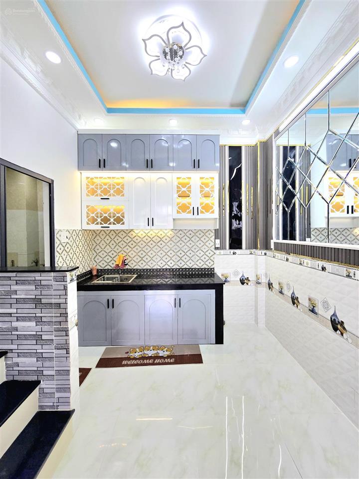 Nhà mặt tiền cần bán gần phú mỹ hưng quận 7
