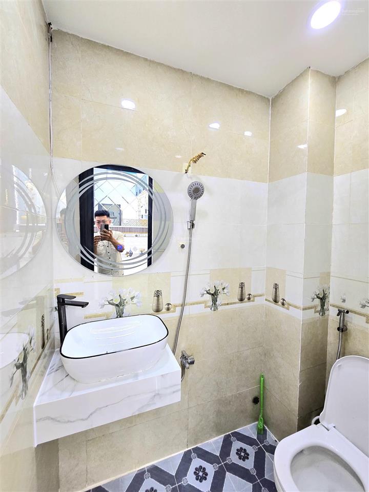 Nhà mặt tiền cần bán gần phú mỹ hưng quận 7