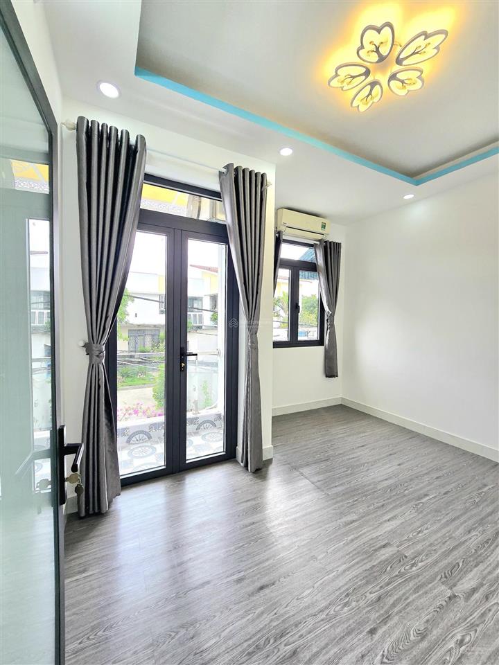 Nhà mặt tiền cần bán gần phú mỹ hưng quận 7