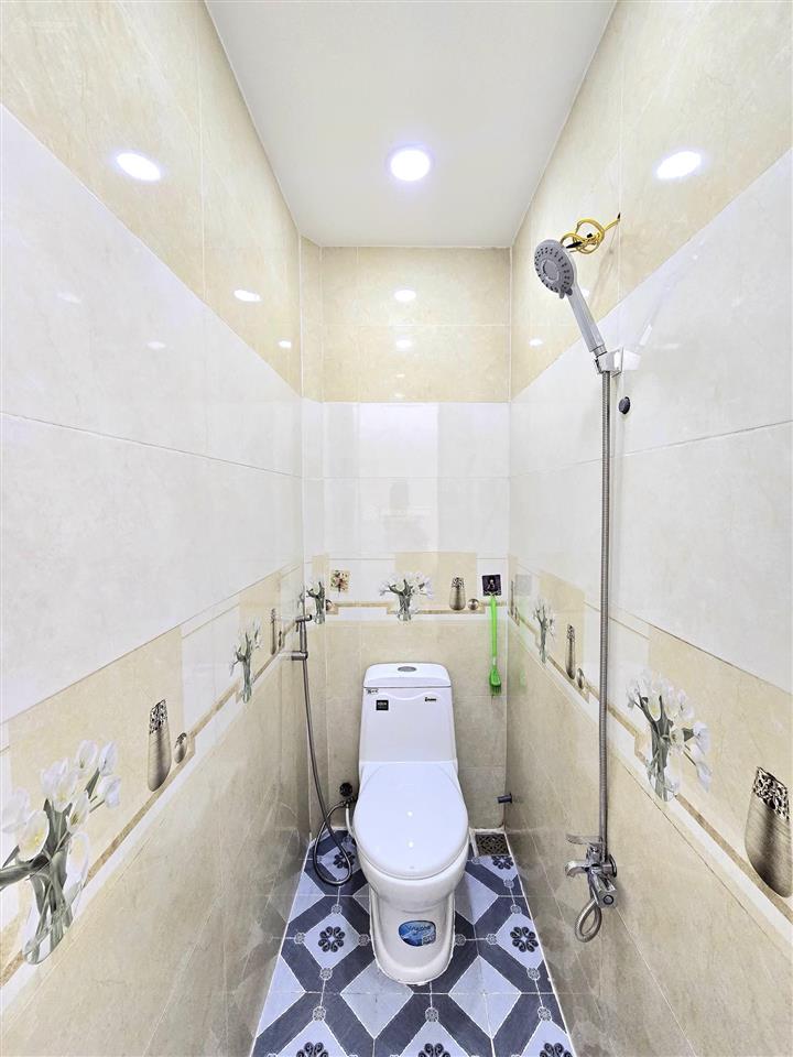 Nhà mặt tiền cần bán gần phú mỹ hưng quận 7