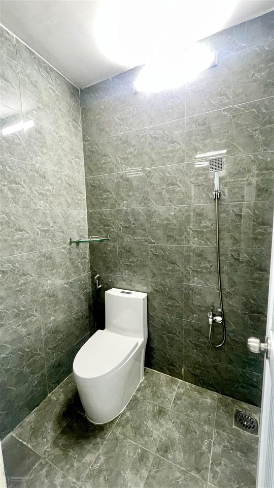 Nhà mới 2 tầng sát hxh ngay kdc him lam, 4.5m x 13m, 3pn rộng, giá 5.6 tỷ