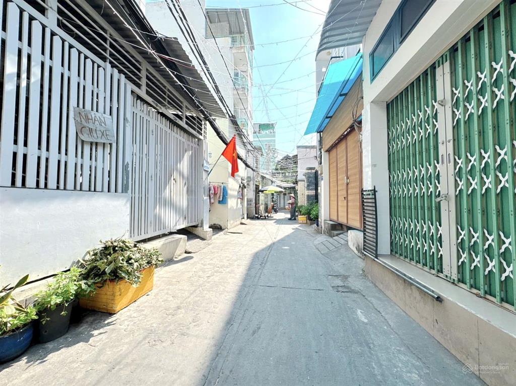 Nhà phố 2 tầng sát hxh nguyễn thị thập, 4m x 19m, hẻm thông, giá 4.68 tỷ