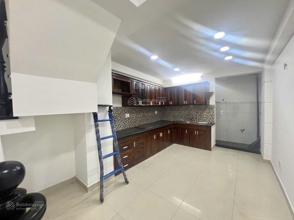 1 phút qua quận 4  5 tầng  3.5m x 12m  không quy hoạch  nhỉnh 4 tỷ