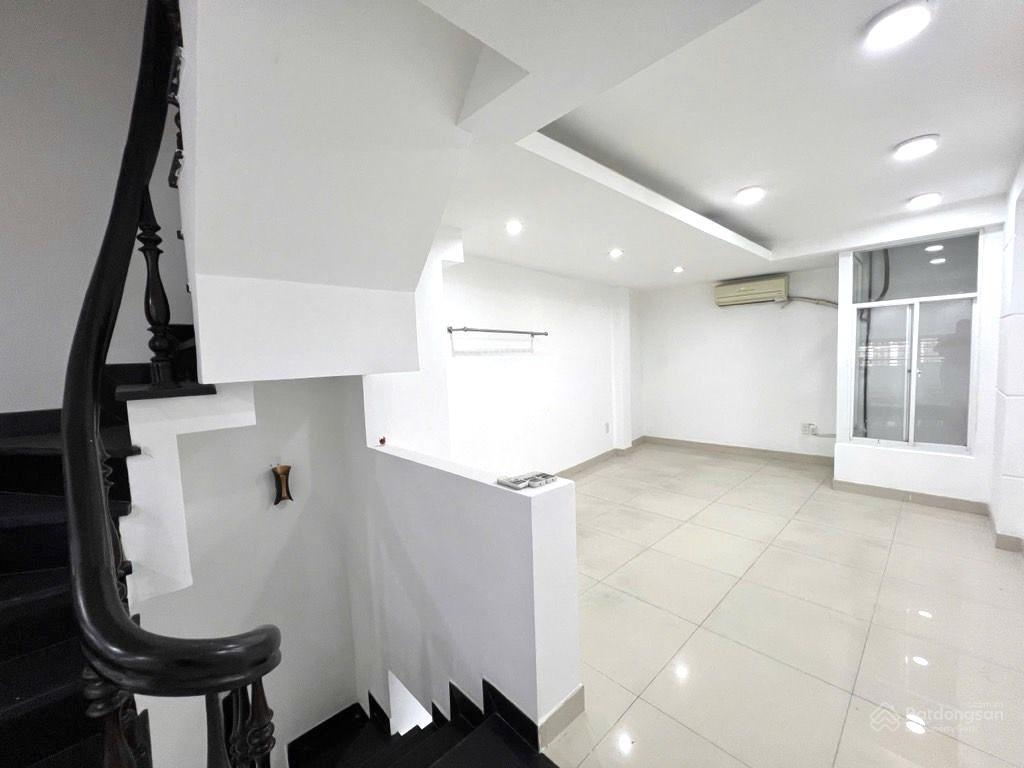 1 phút qua quận 4  5 tầng  3.5m x 12m  không quy hoạch  nhỉnh 4 tỷ