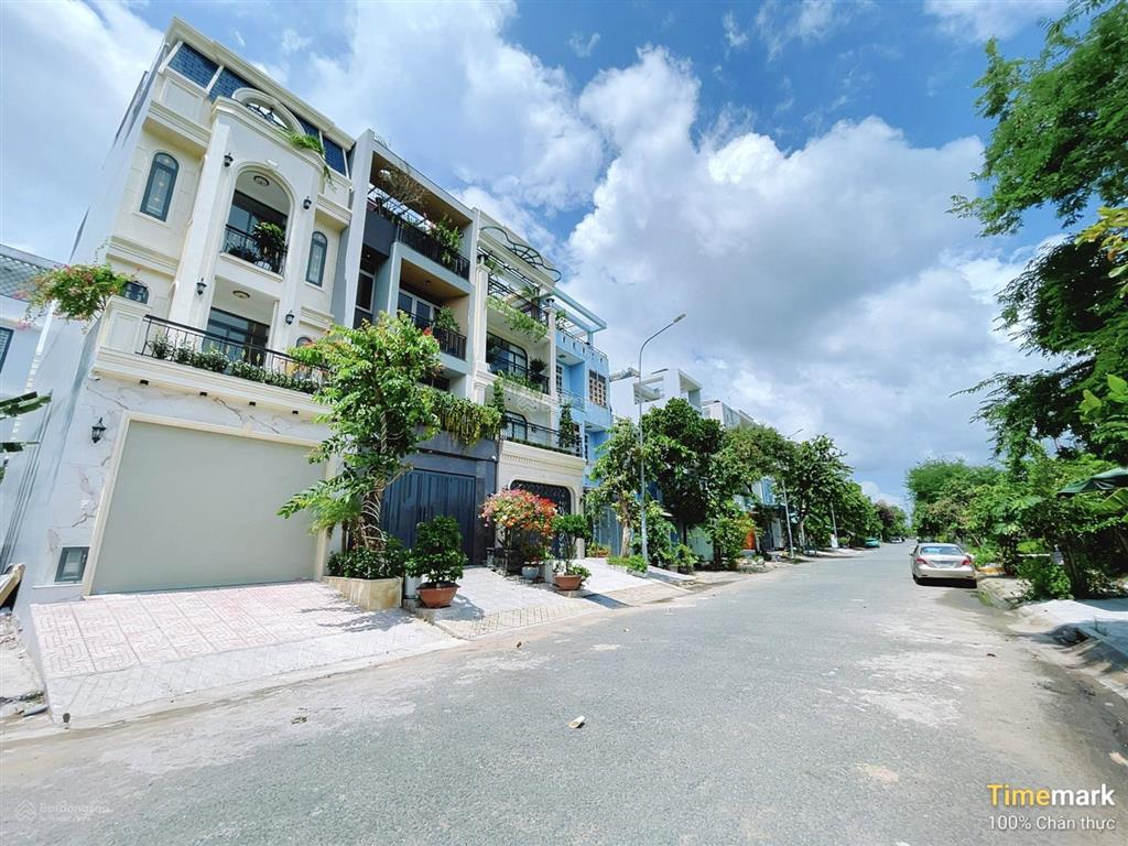Nhà phố 4 tầng, đường nhựa 16m, khu đồng bộ cao tầng, quận 7, 5m x 18m, giá 9.x tỷ