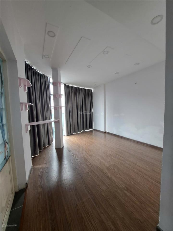 Cho thuê nhà góc mt đường rạch bùng binh p10 q3 giá 50tr/th