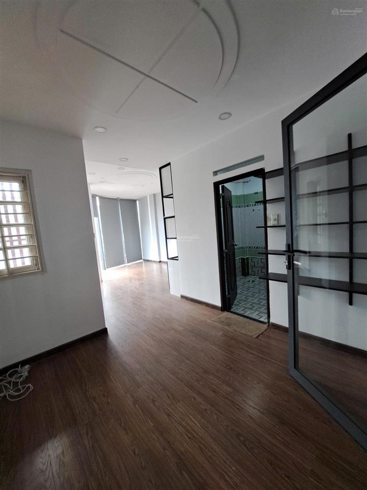 Cho thuê nhà góc mt đường rạch bùng binh p10 q3 giá 50tr/th