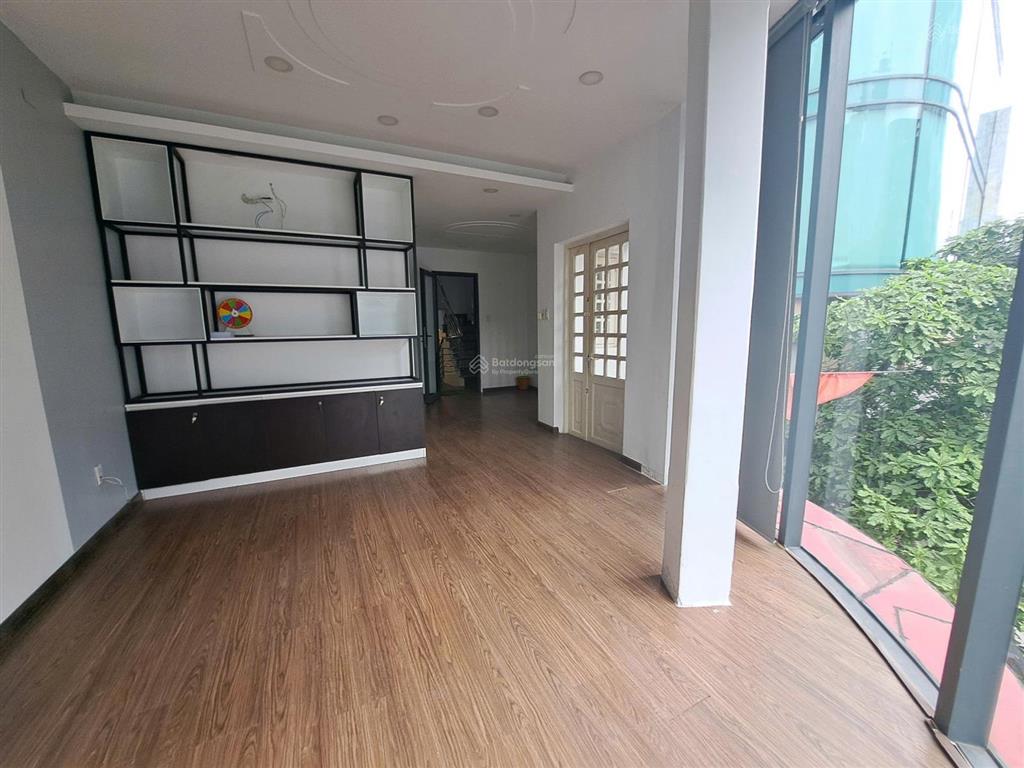 Cho thuê nhà góc mt đường rạch bùng binh p10 q3 giá 50tr/th