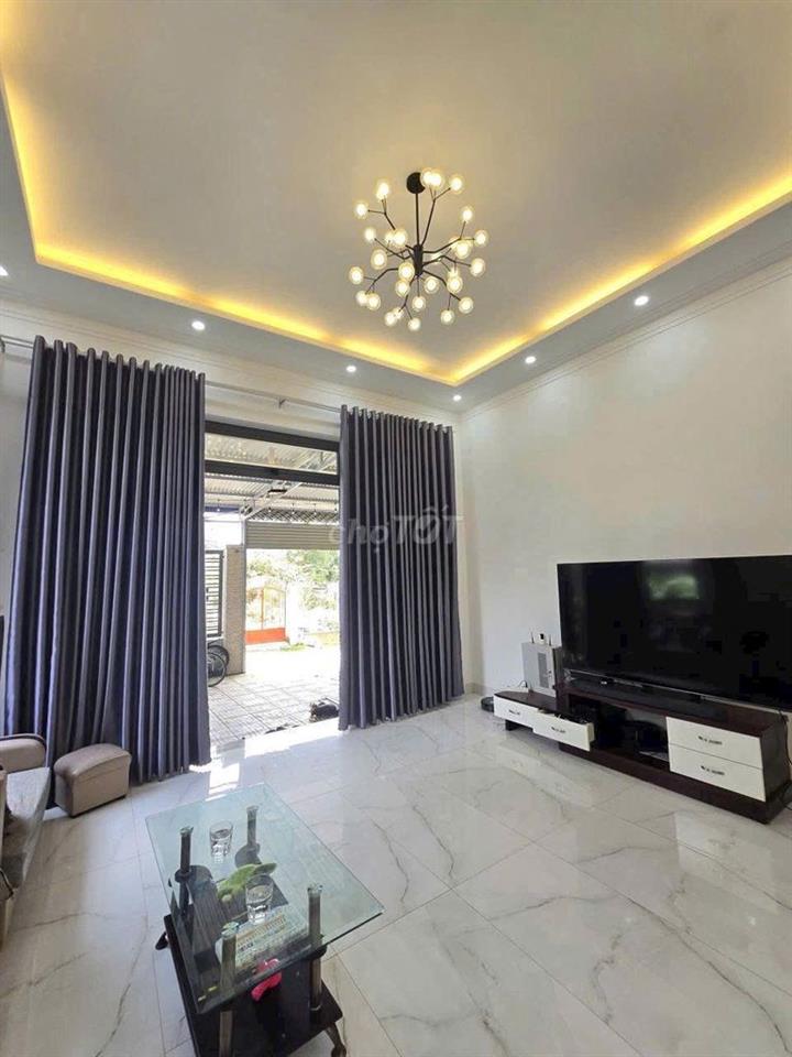 CẦN BÁN NHÀ BIỆT THỰ MÁI THÁI TẠI BẢO LỘCDO CHỦ CHUYỂN NƠI Ở