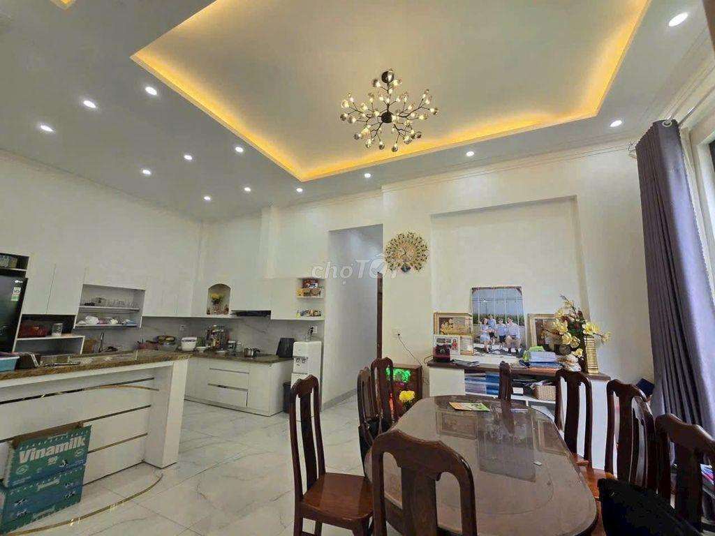CẦN BÁN NHÀ BIỆT THỰ MÁI THÁI TẠI BẢO LỘCDO CHỦ CHUYỂN NƠI Ở