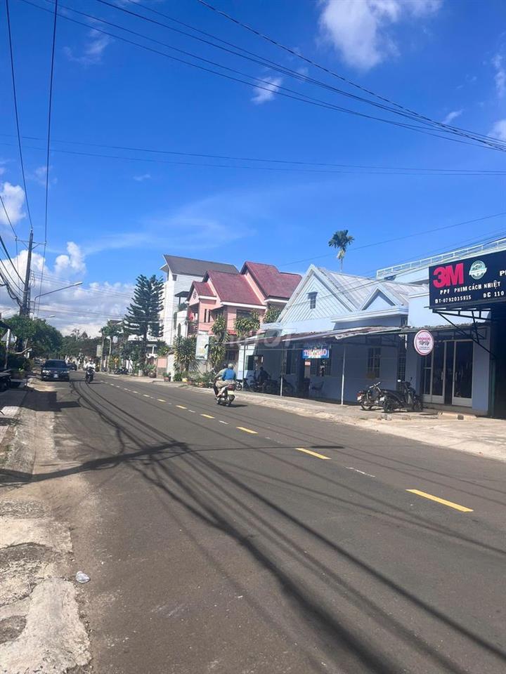 CẦN BÁN NHÀ BIỆT THỰ MÁI THÁI TẠI BẢO LỘCDO CHỦ CHUYỂN NƠI Ở