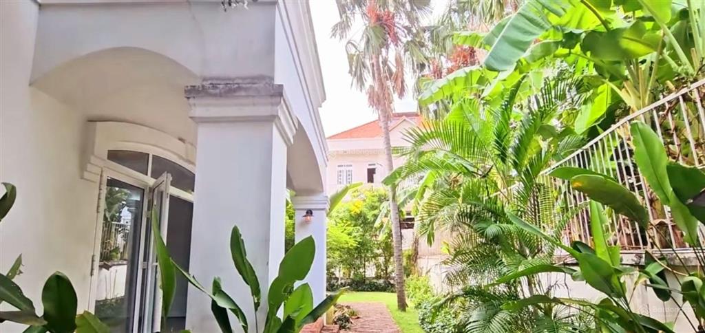 Biệt thự 820m2, 20x48, hồ bơi sân vườn, khu compound riêng tư cực kỳ an ninh, giá 175 tỷ tl