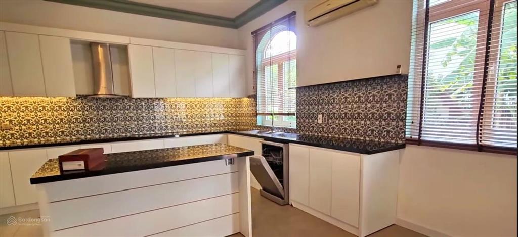 Biệt thự 820m2, 20x48, hồ bơi sân vườn, khu compound riêng tư cực kỳ an ninh, giá 175 tỷ tl