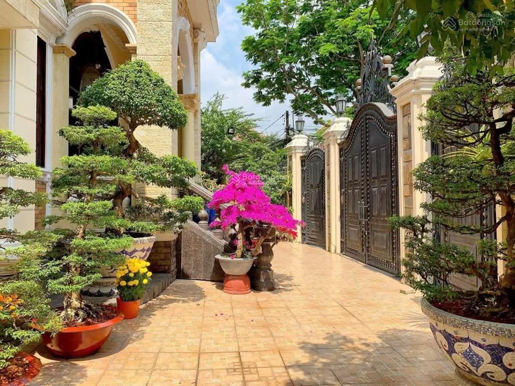 Biệt thự bề thế thảo điền, góc 2 mặt tiền, khuôn đất 500m2, ngang 20m, góc 2mt