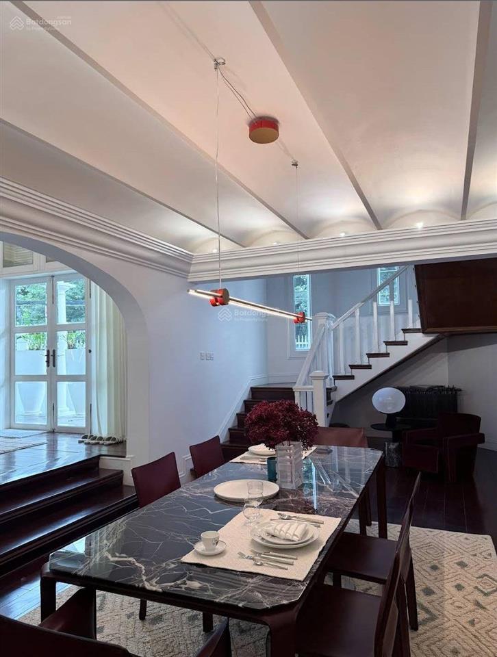 Biệt thự góc 2 mt nguyễn văn hưởng, dt 368m2, hđt 3.500 usd, 110 tỷ