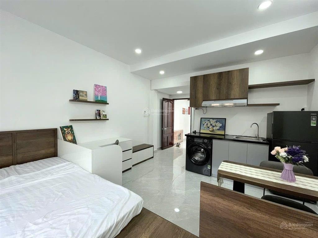 Phòng ban công  full nt, đh hoa sen (hsu) đh sư phạm khoa học tự nhiên nội thất mới 100%