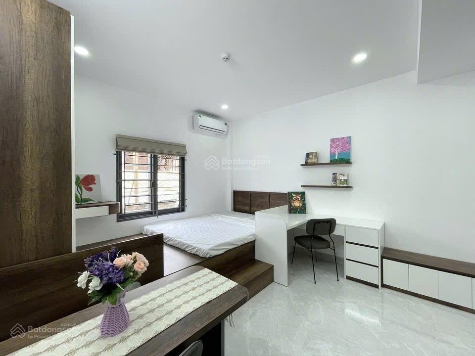 Phòng ban công  full nt, đh hoa sen (hsu) đh sư phạm khoa học tự nhiên nội thất mới 100%